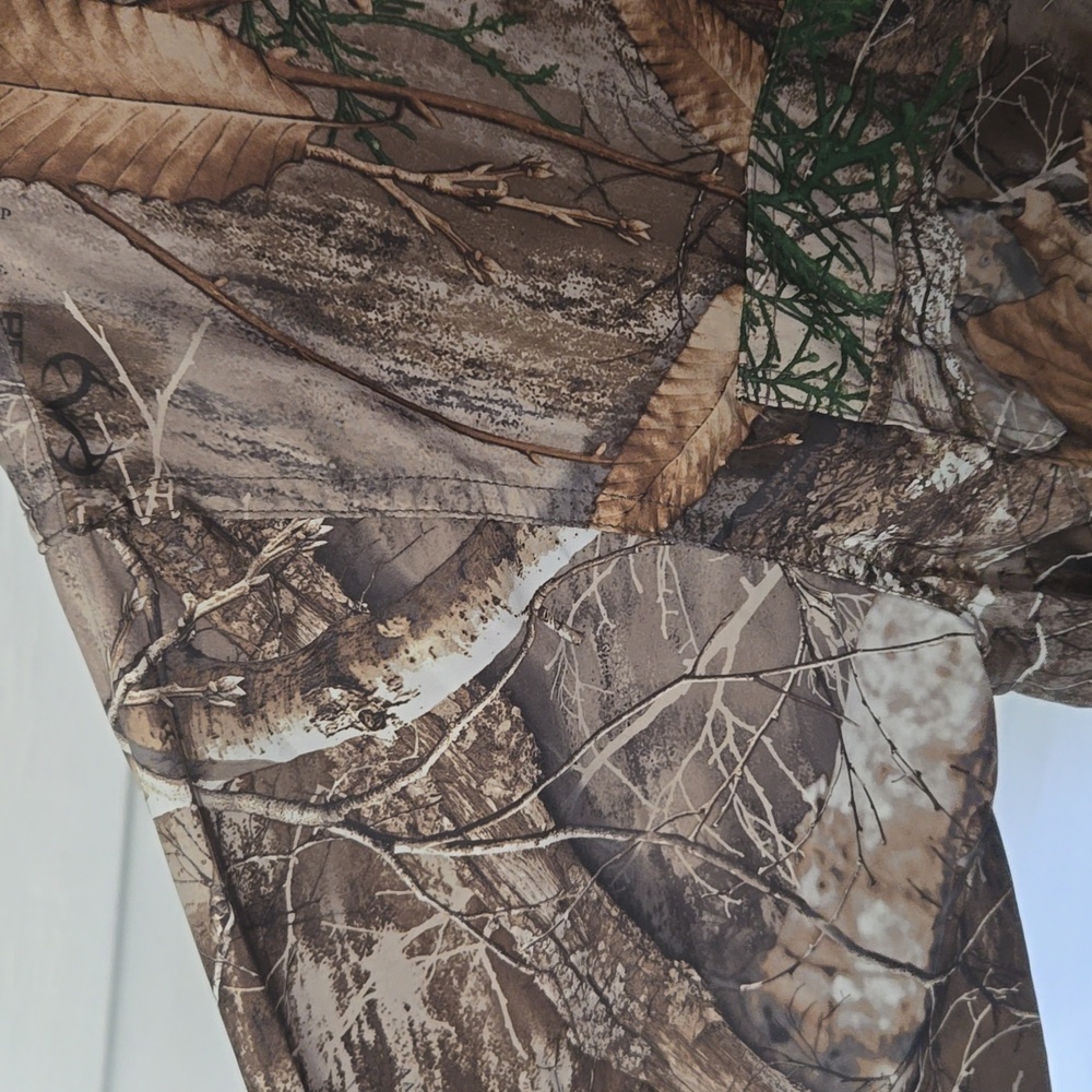 Realtree Fishing camouflage long sleeve shirt - Picture 3 of 10